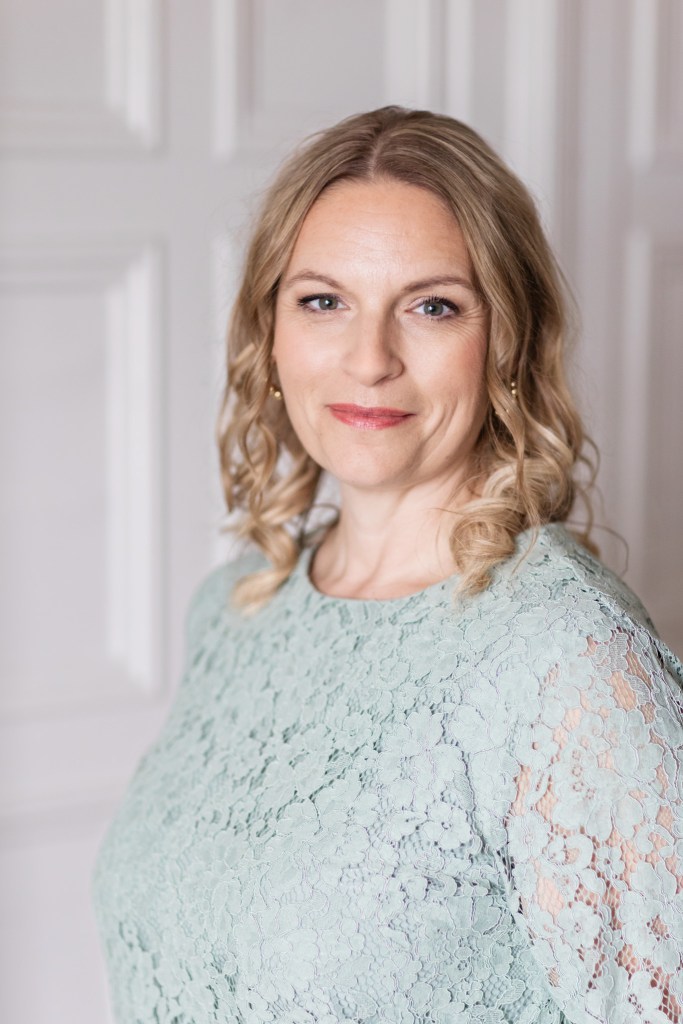 Contact Frida Elisson to get you and/or your business to the next level.