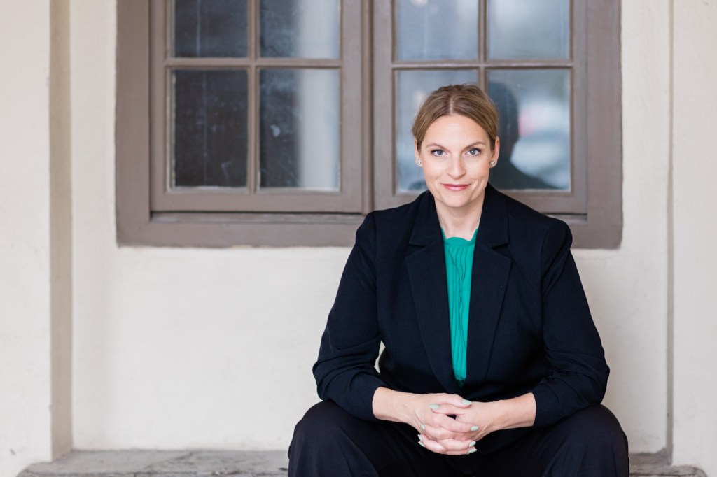 Frida Elisson –Let’s Stay Connected